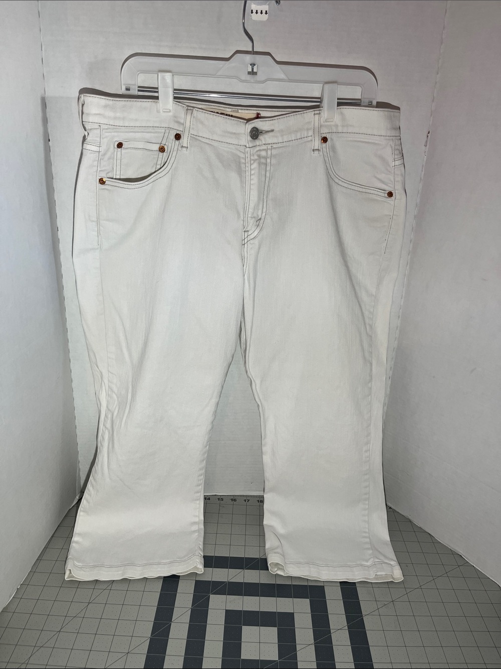 Levi's Nouveau 515 capris White Jeans